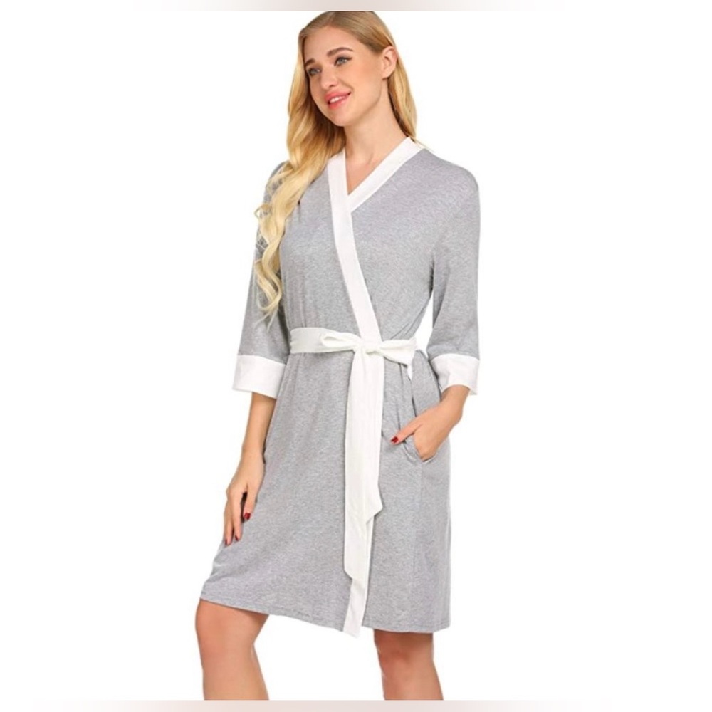🩶 NEW 🩶 Women’s Grey and White Wrap Robe with Tie Belt Size Medium 🩶